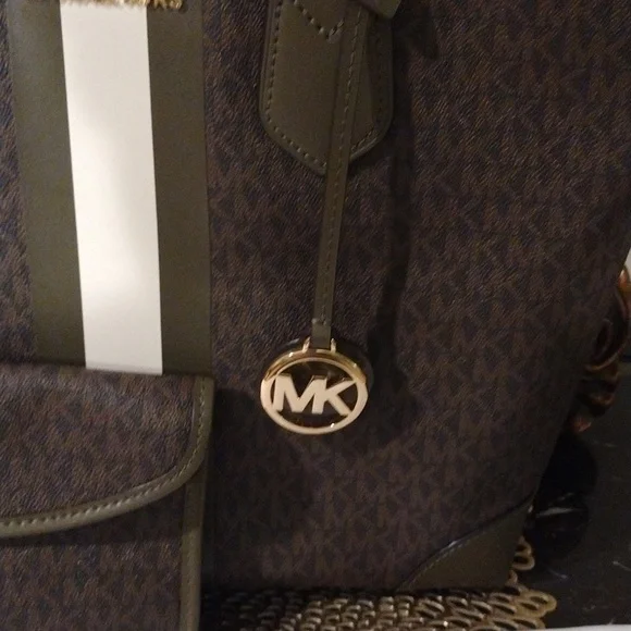 Michael Kors Large Eva Shoulder Tote Bag with wristlet Brown / Olive SOLD, SOLD, - Picture 4 of 16